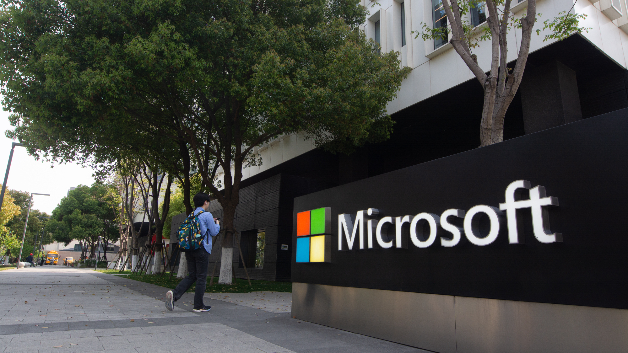 Microsoft AI Chip Delay Pushed to 2026, Lags Behind Nvidia